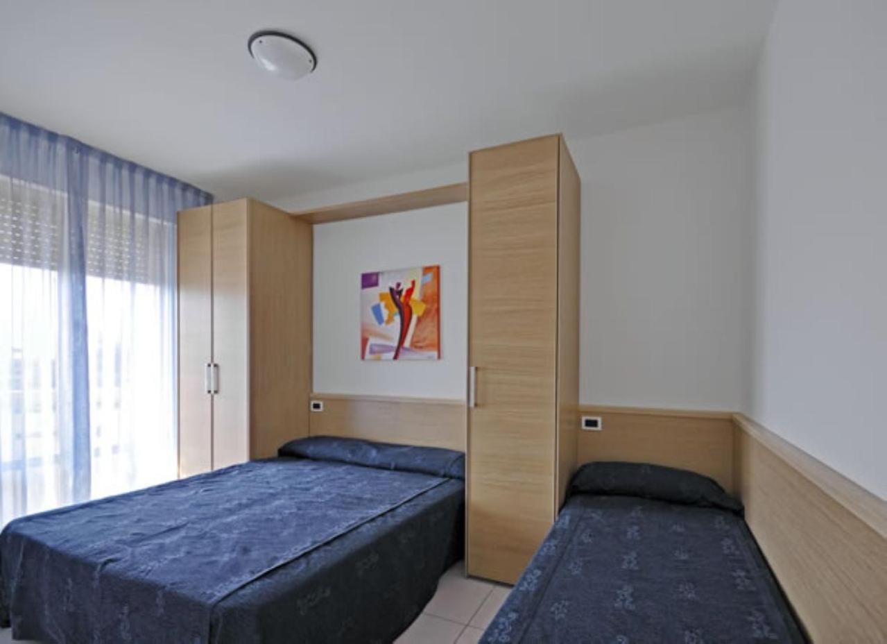 Residence Zenith Caorle Exteriör bild