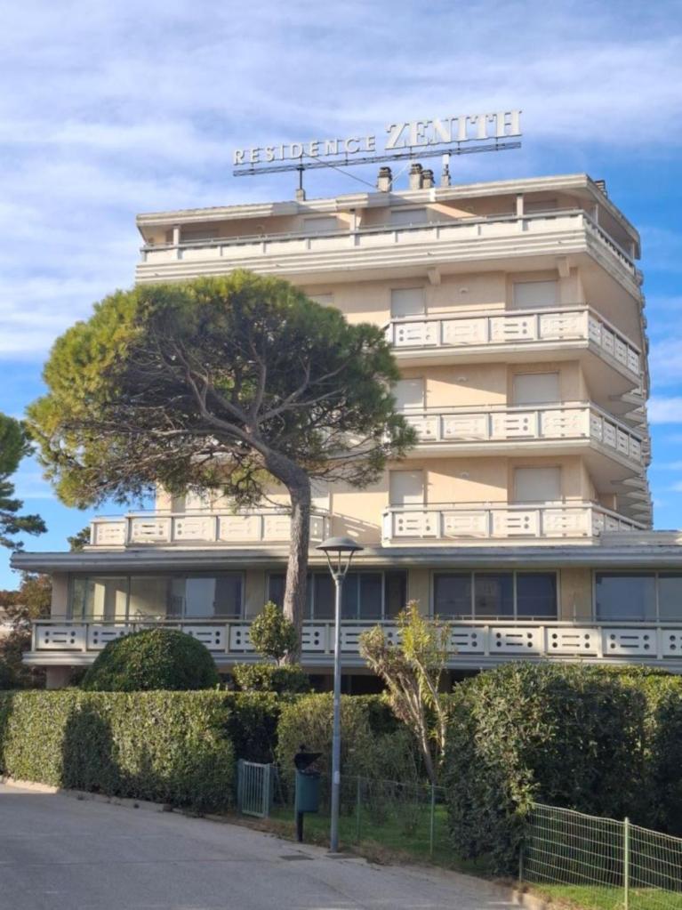Residence Zenith Caorle Exteriör bild