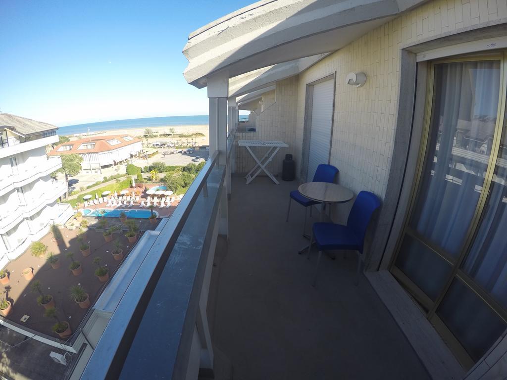Residence Zenith Caorle Exteriör bild