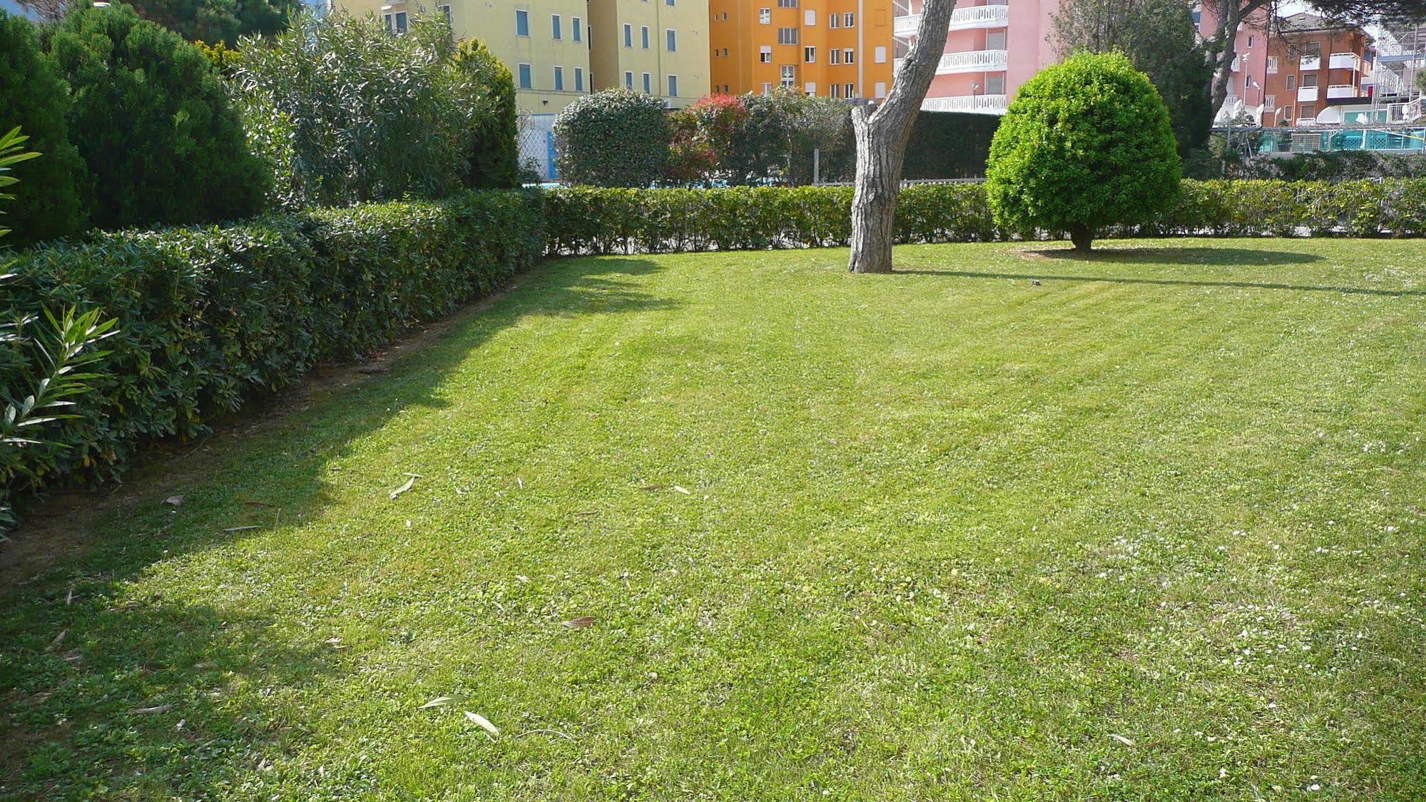Residence Zenith Caorle Exteriör bild